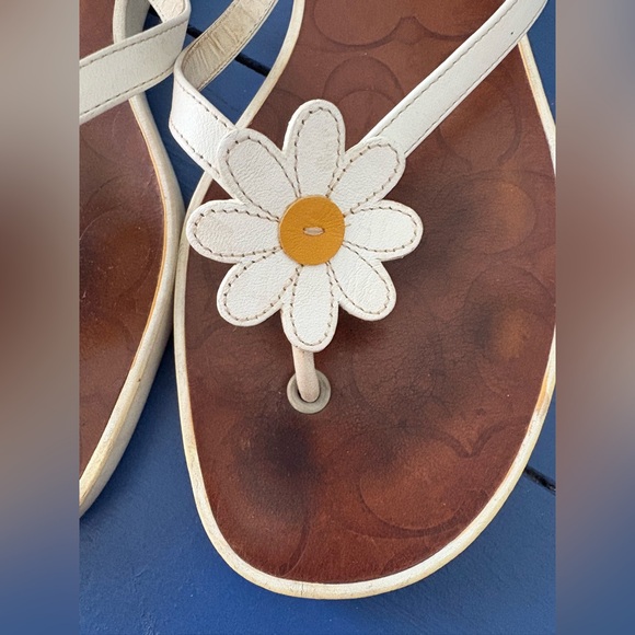 Coach Daisy Flip flops - Picture 7 of 9